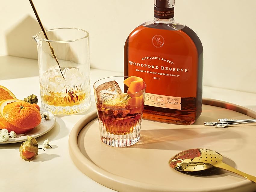 Thumbnail 1 de Woodford Reserve Bourbon 700ml 🥃 - Sabor Tostado y Albaricoque