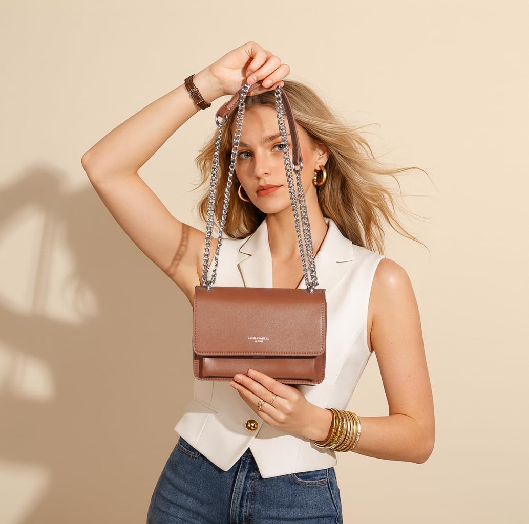 Thumbnail 1 de Petit sac bandoulière femme David Jones en simili cuir PU rigide à chaînes – mini pochette beige