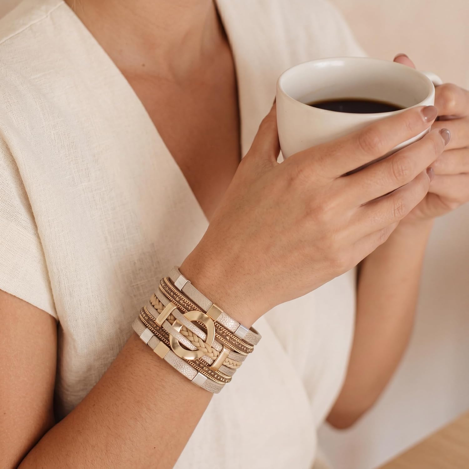 Detalle de Edoneery Leather Wrap Bracelet, 7.67-Inch Cuff