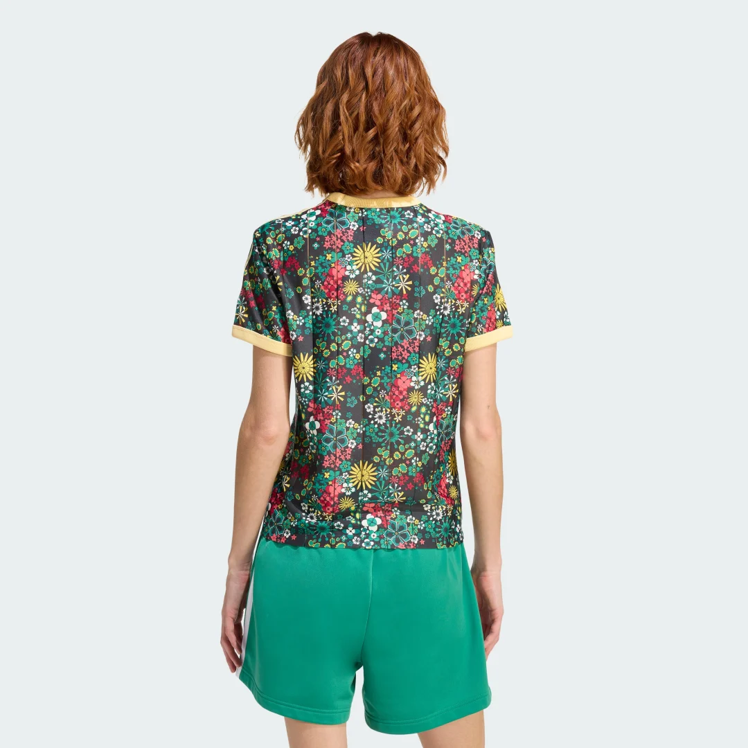 Detalle de Camiseta Adidas Originals x Liberty London 3 Stripes – Negro