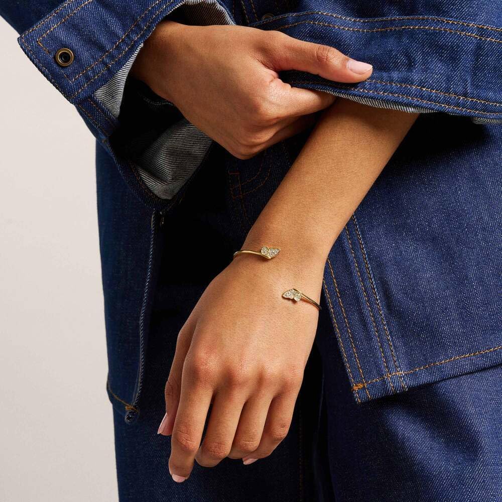 Detalle de FOSSIL Damen Armspange aus Edelstahl mit offener Manschette – Goldoptik, 6,5 cm