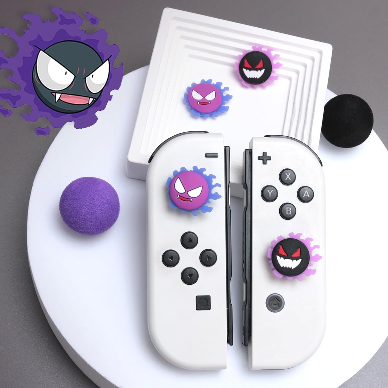 Detalle 2 de NANANINO Glow-in-the-Dark Ghost Thumb Grips for Nintendo Switch, 4 Silicone Caps
