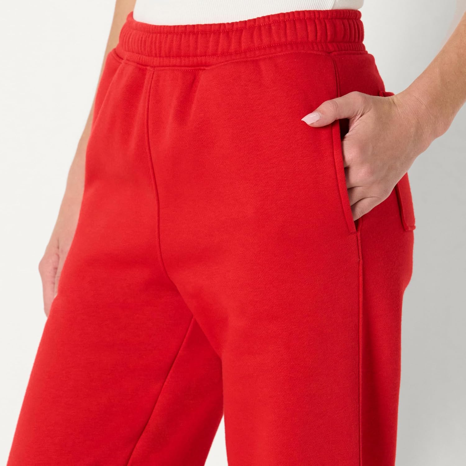Detalle 2 de Amazon Essentials x Sofia Grainge Women's High-Waisted Relaxed-Fit Joggers