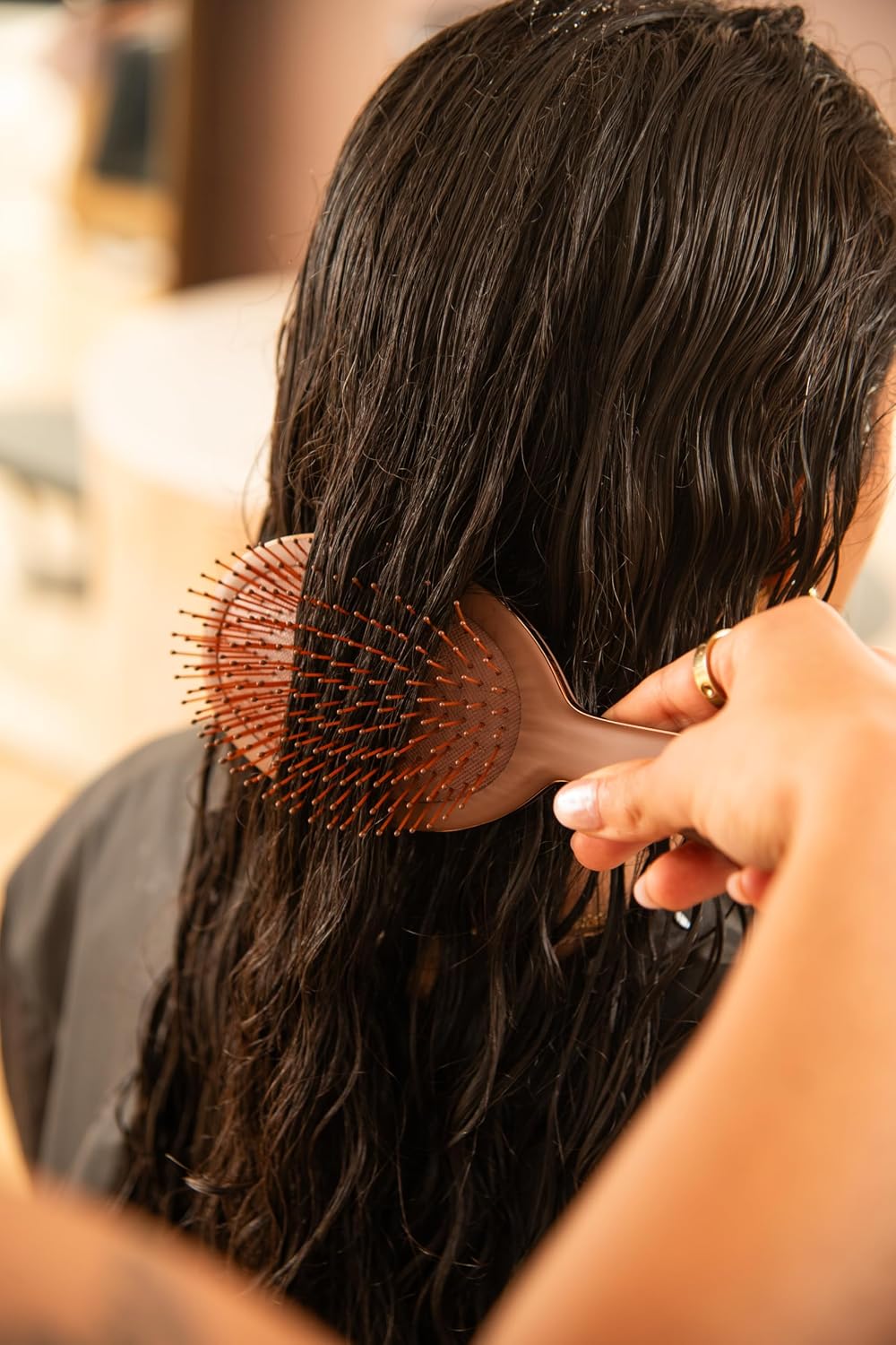 Detalle de FRAMAR Chocolate Hair Brush Detangler – Wet Hair