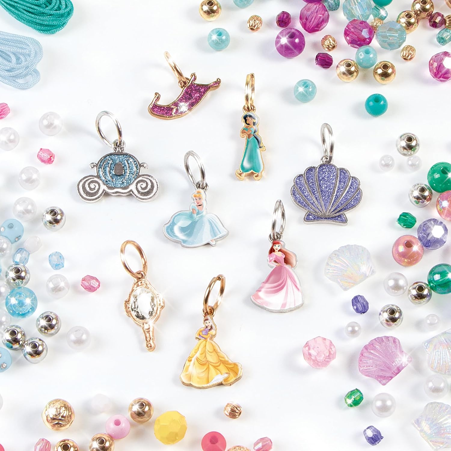 Detalle 1 de Make It Real 4227 Set 12 braccialetti fai da te con ciondoli Principesse Disney (332 pezzi) per bambine