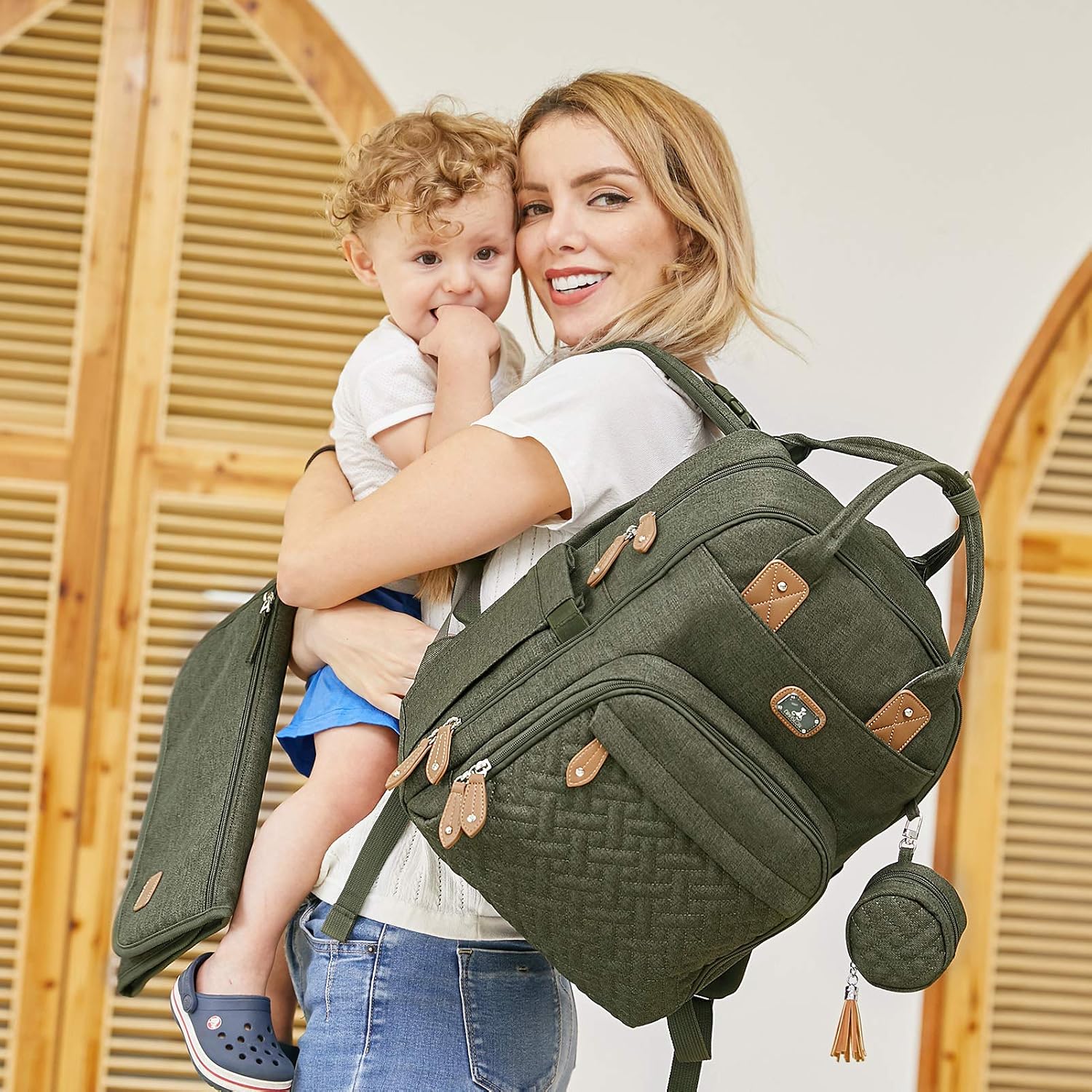 Detalle 2 de Dikaslon Changing Bag Backpack, Large Nappy Back Pack – All-in-One With Portable Mat, Pacifier Holder, and Stroller Straps