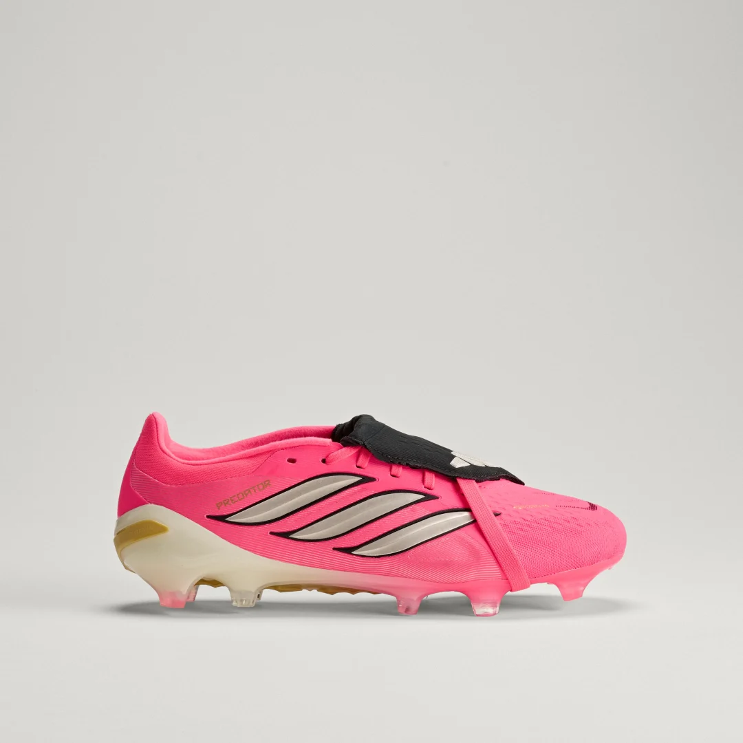 Detalle de Bota de fútbol Predator Pro con lengüeta plegable para césped natural seco – Adidas