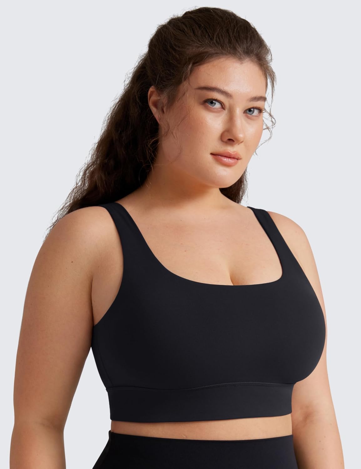 Detalle 2 de CRZ YOGA Women’s ButterLuxe U Back Padded Low Impact Sports Bra Crop Top