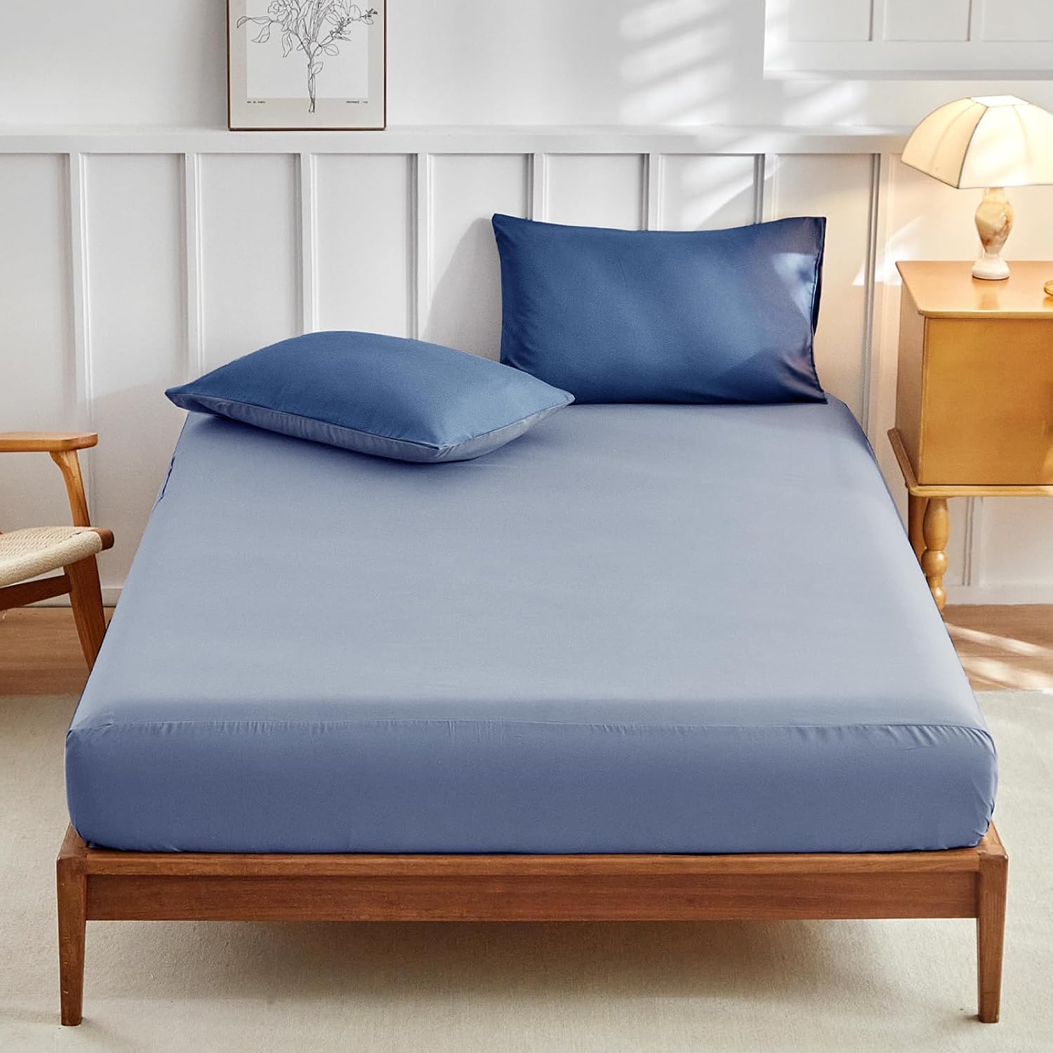 Detalle 2 de Tokokimo Parure de lit 4 pièces en microfibre bleu marine (housse de couette 220x240 + drap housse 160x200 + 2 taies 65x65)