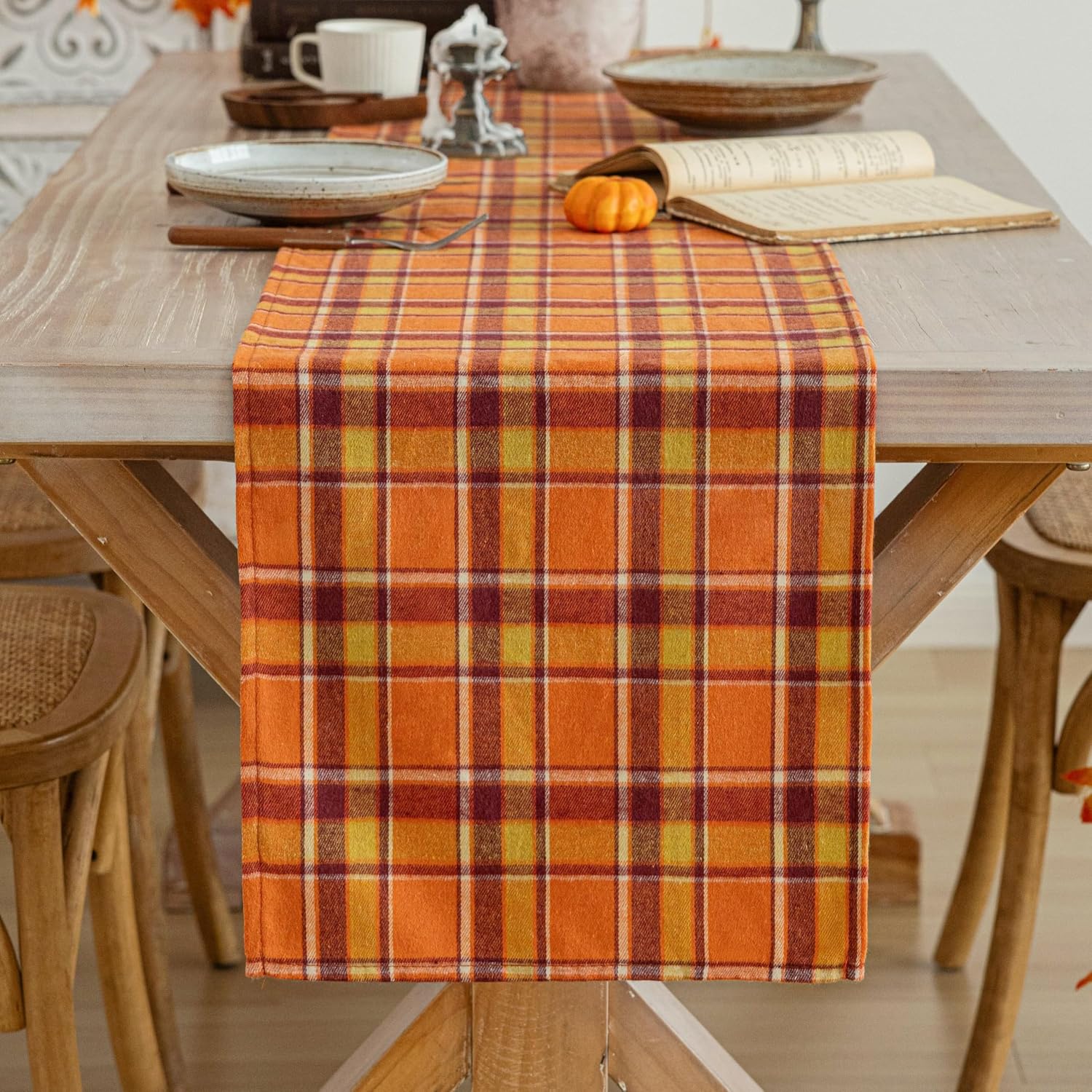 Detalle de AQOTHES Table Runner, 100% Polyester