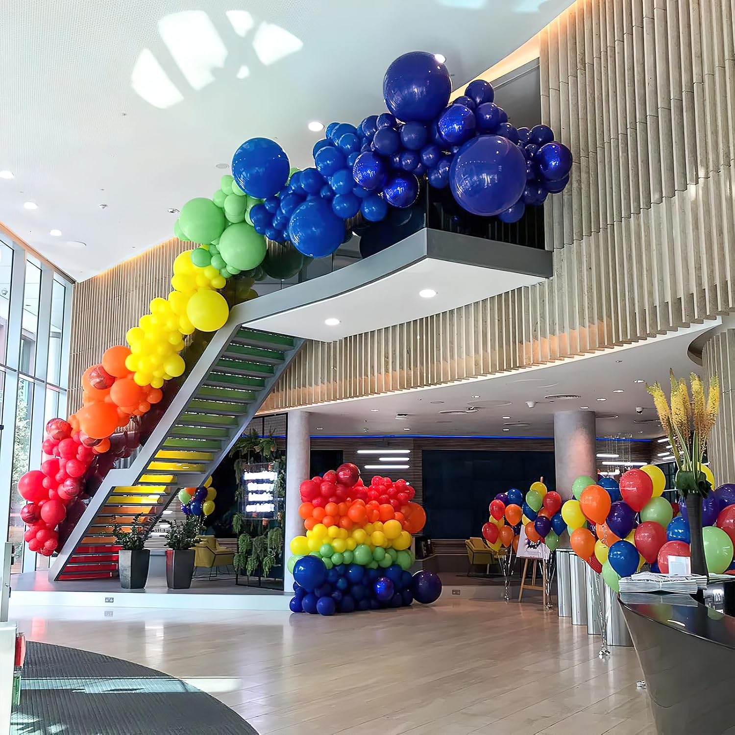 Detalle 2 de PartyWoo Rainbow Balloon Arch Kit 100 pcs ๐