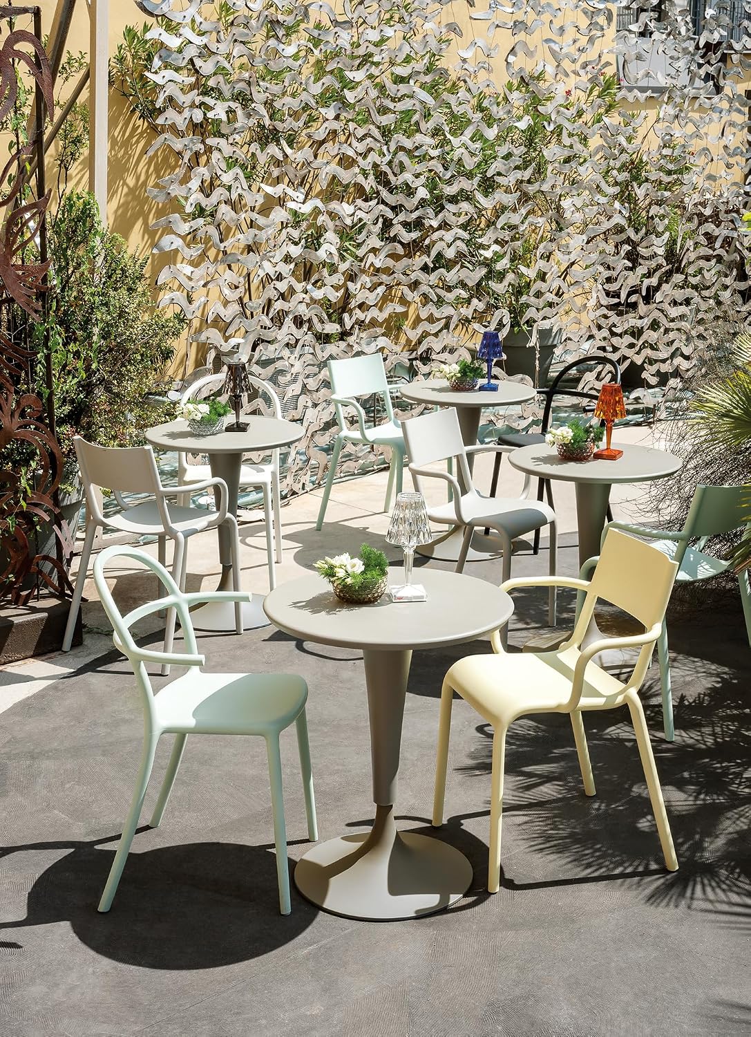 Detalle 2 de Kartell Generic C verde salvia 2 unità