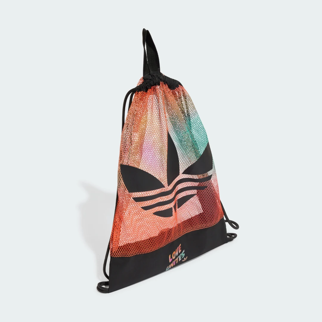 Detalle de MOCHILA SACO LOVE UNITES de Adidas: práctica y discreta para el día a día