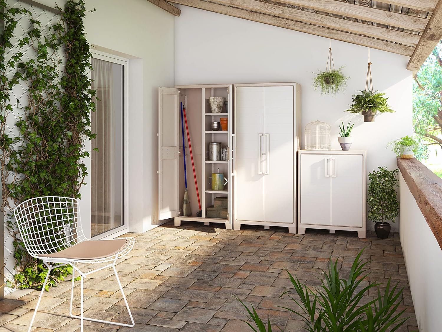 Detalle 2 de Keter Armario Gulliver escobero de resina beige (80 x 44 x 182 cm), 2 puertas y 8 baldas regulables