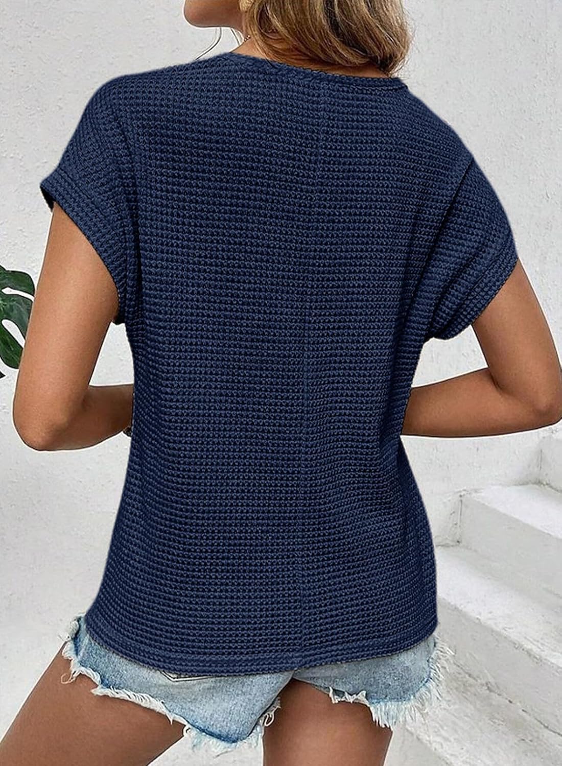Detalle 2 de Chicrise Damen Bluse Elegant Kurzarm Spitzenoberteil mit Häkel-Details – Rundhalsausschnitt, Sommer