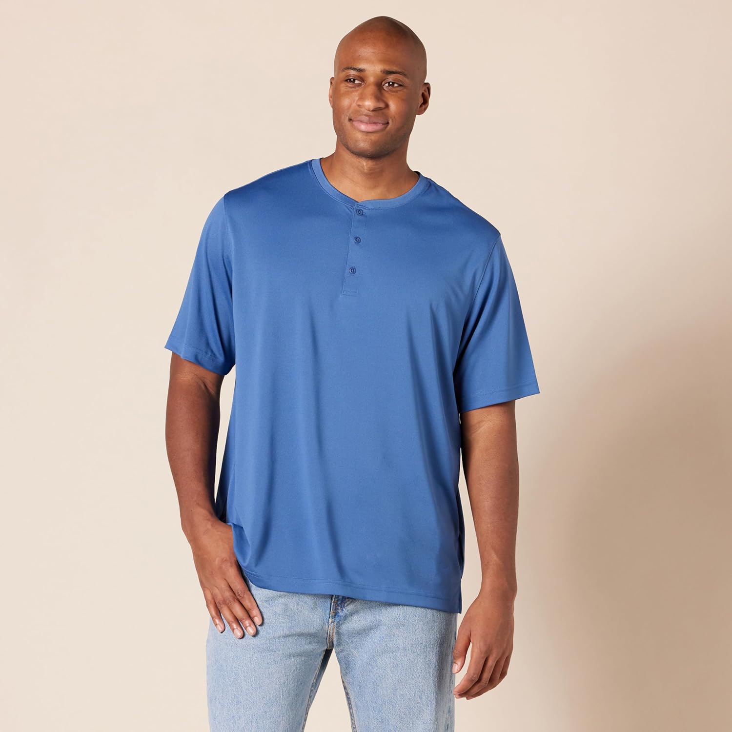 Thumbnail 4 de Amazon Essentials Men’s Regular-Fit Quick-Dry Jersey Henley T-Shirt (Short Sleeve)