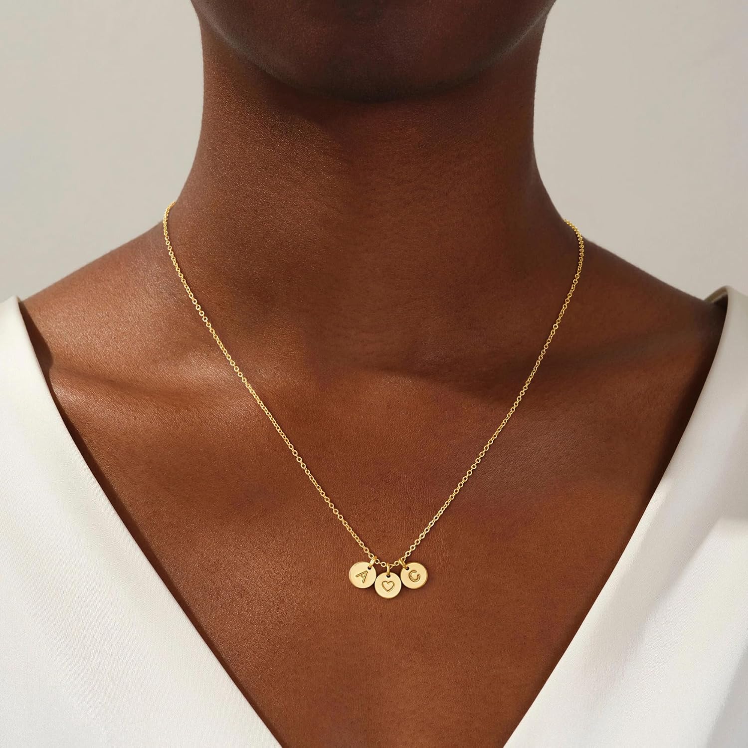 Detalle de TINGN Gold Damen Herz Halskette mit zwei Buchstaben – 14K Gold vergoldet, personalisierte Geschenkidee