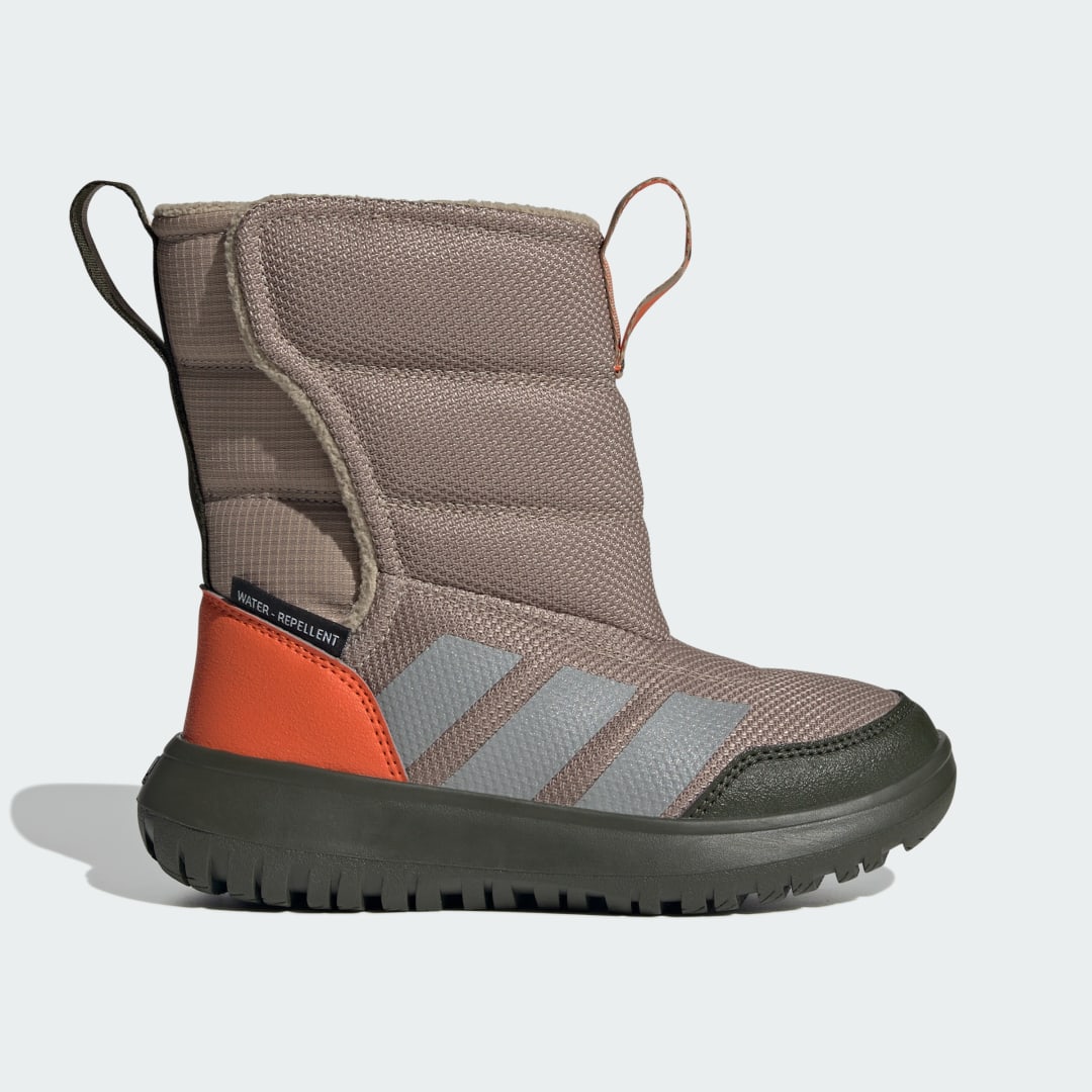 Detalle de Zapatilla Winterplay de Adidas: botas de temporada para el día a día en verde