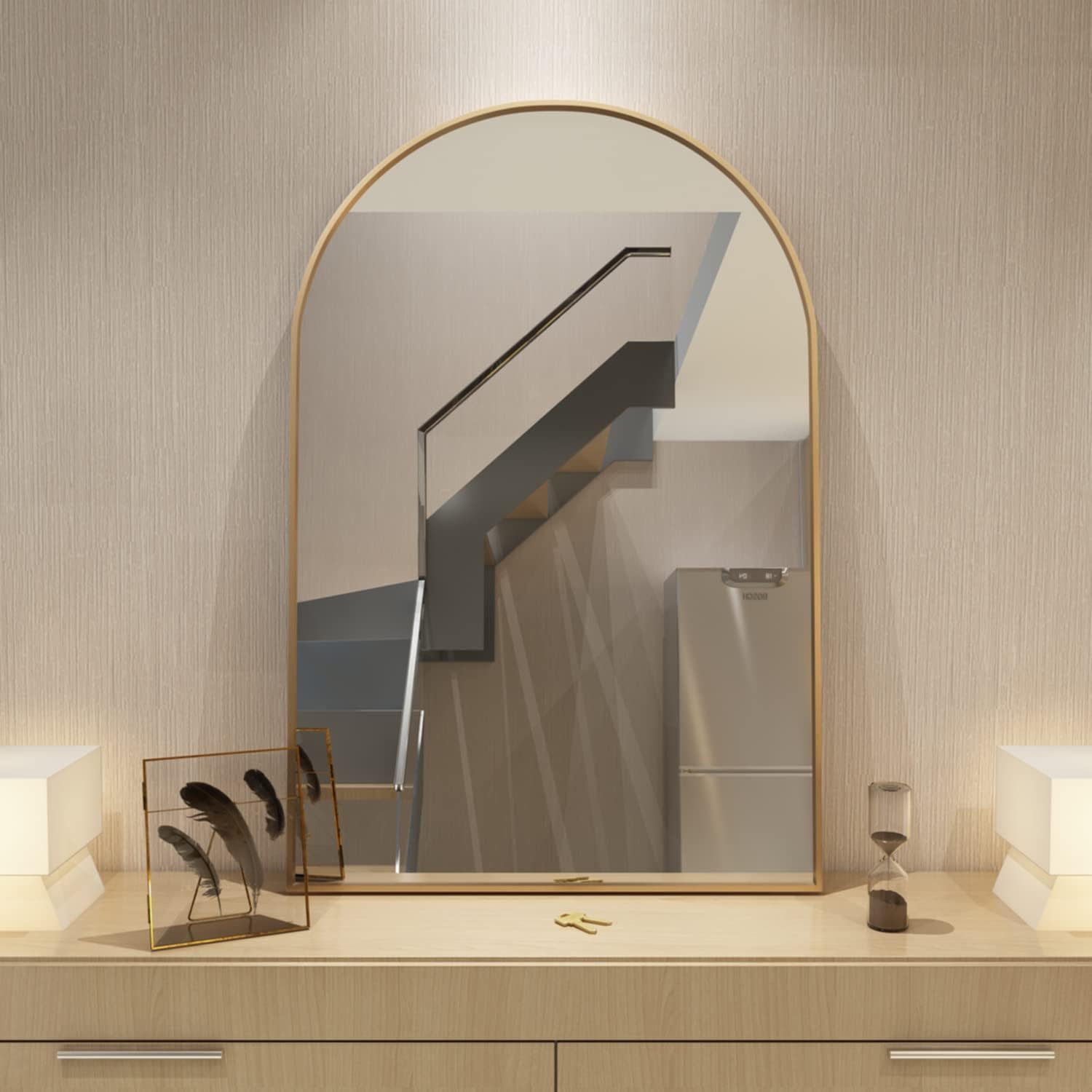Detalle de NEUWEABY gebogen wandspiegel 60 x 90 cm met goudkleurig aluminium frame