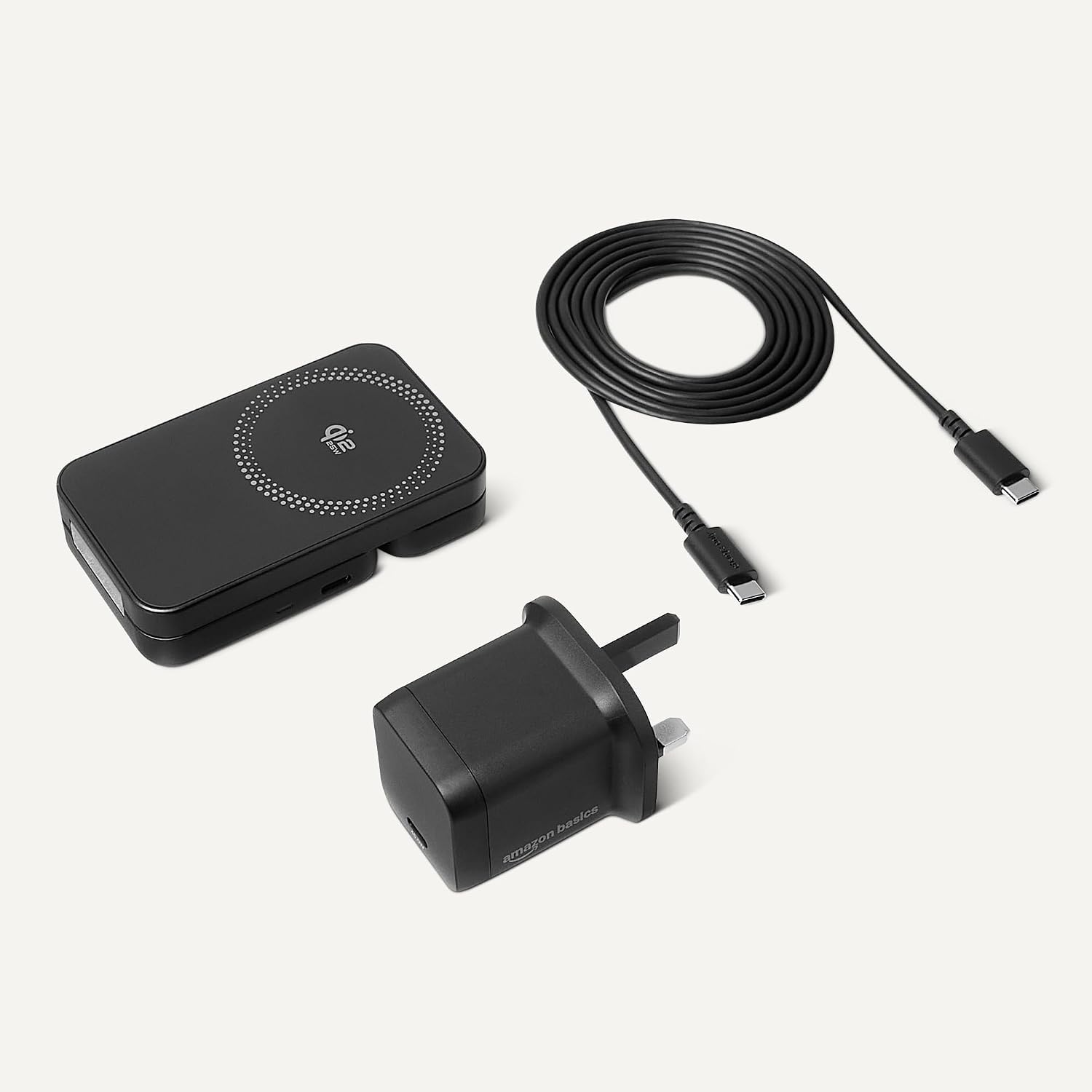 Detalle de Amazon Basics 25W Qi2.2 3-in-1 Wireless Charging Station with Foldable Stand (MagSafe Compatible) for iPhone, Apple Watch and AirPods