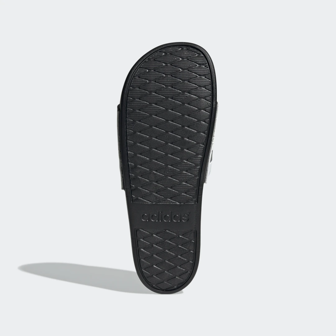 Detalle de Adilette Comfort Blanco de Adidas: comodidad para cada paso