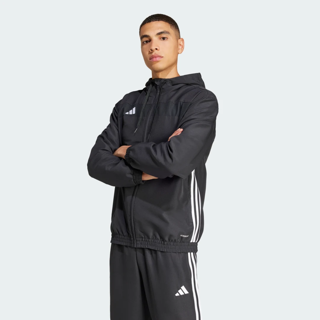 Detalle de Chaqueta con capucha Tiro 25 Essentials Woven de Adidas – Negro