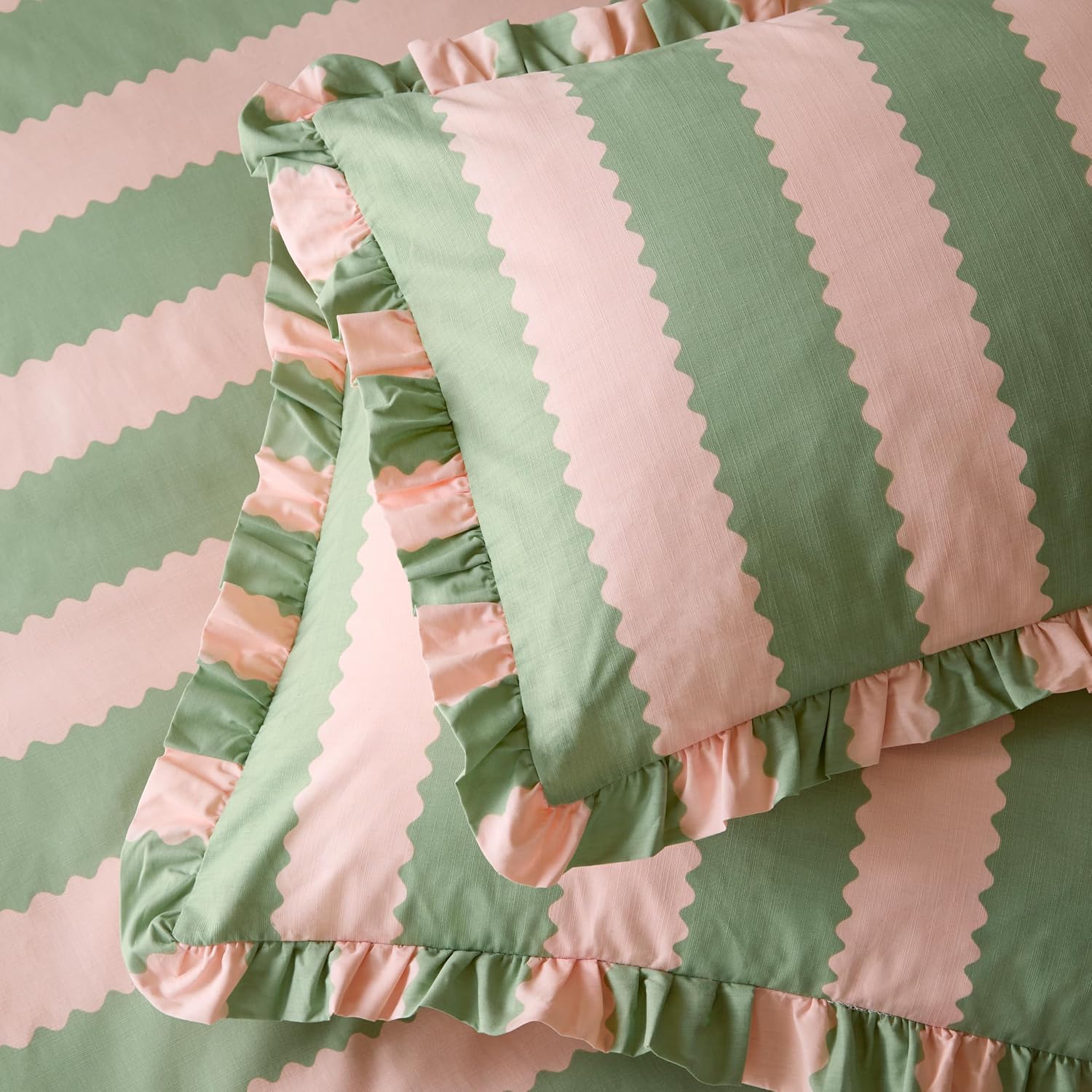Detalle 2 de furn. Wylder Nature Birdie Stripe – komplet pościeli King z polibawełny
