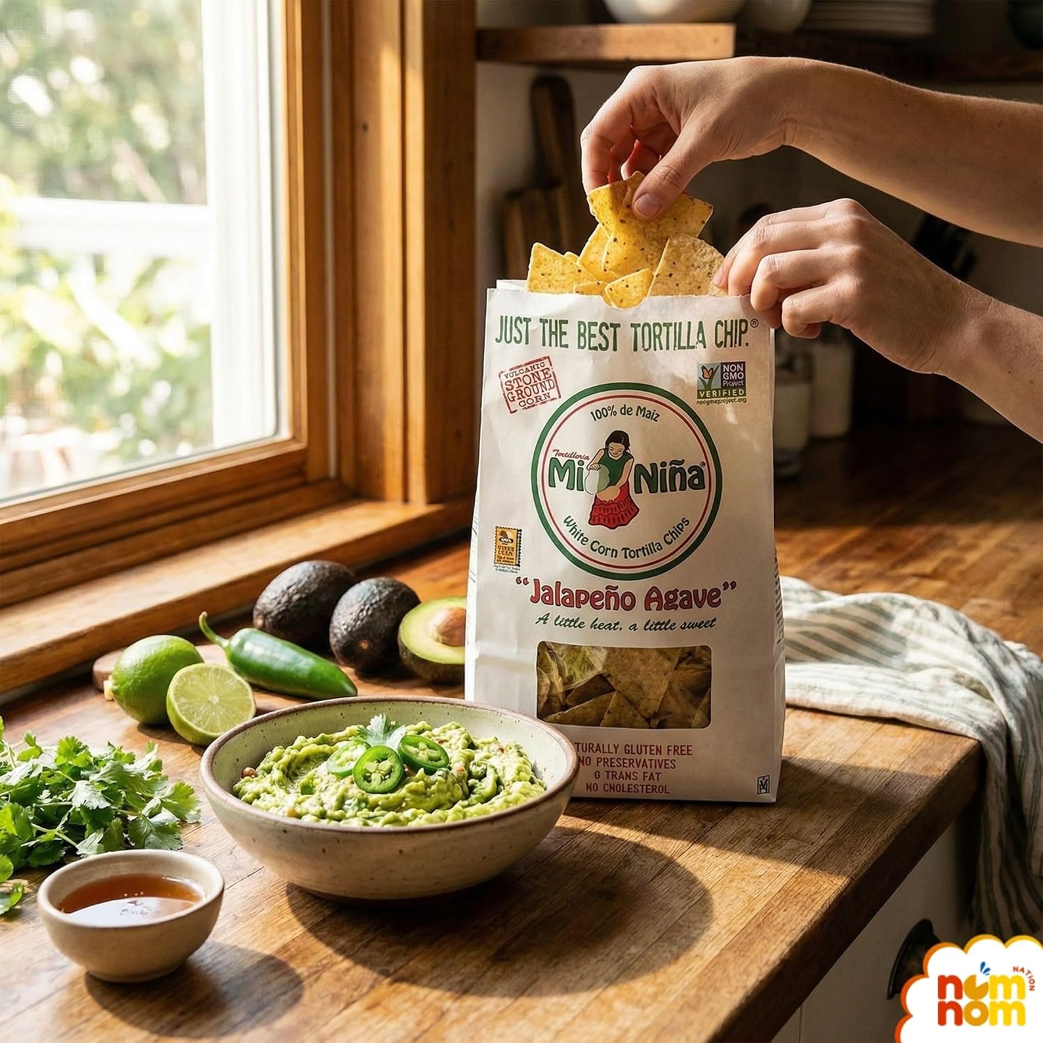 Detalle 2 de NomNom Nation Tortilleria Mi Nina Jalapeño Agave Tortilla Chips, 3-Pack