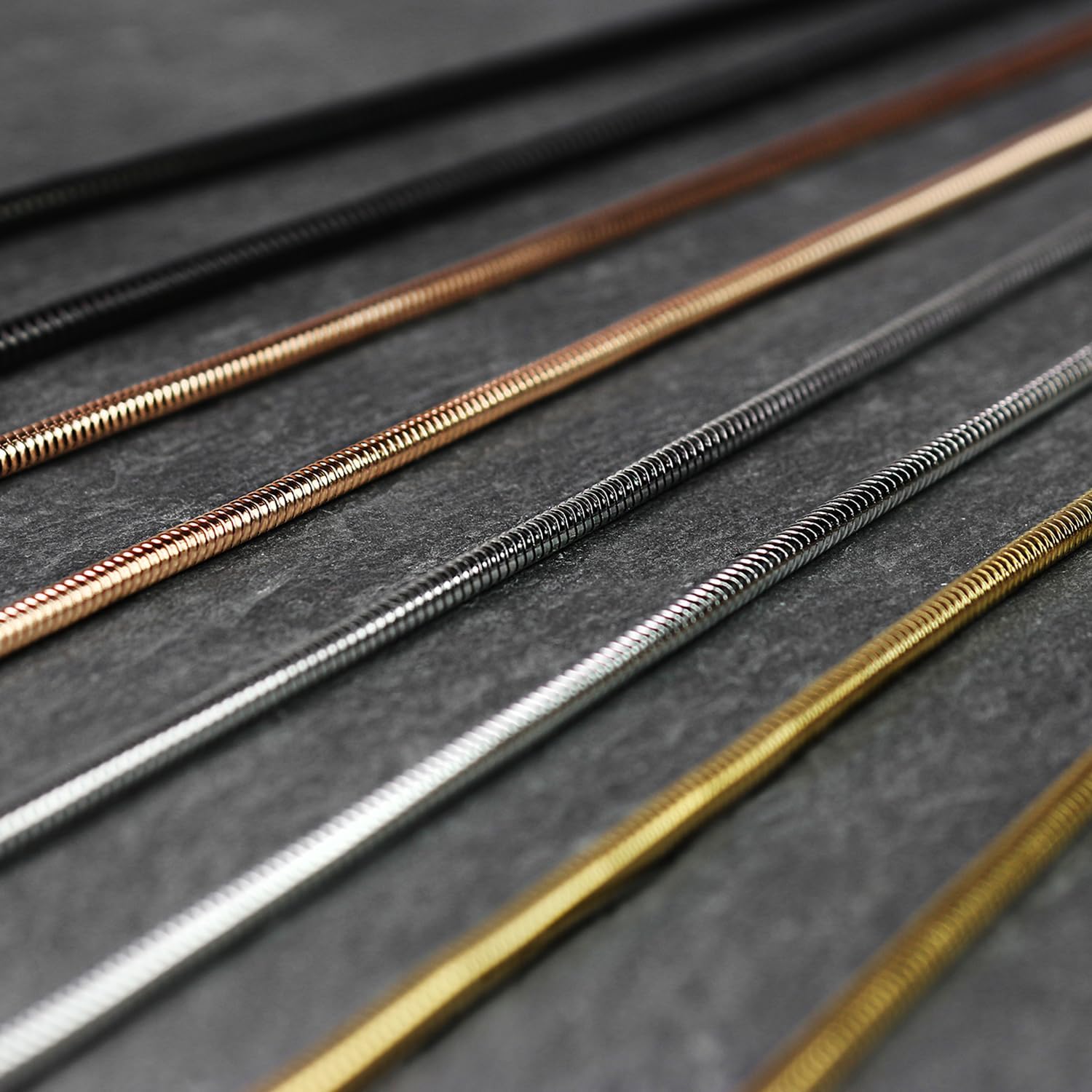 Detalle de Max Palmer® Schlangenkette Edelstahl – zeitloses Unisex-Schmuckstück in 7 Längen und 4 Farben