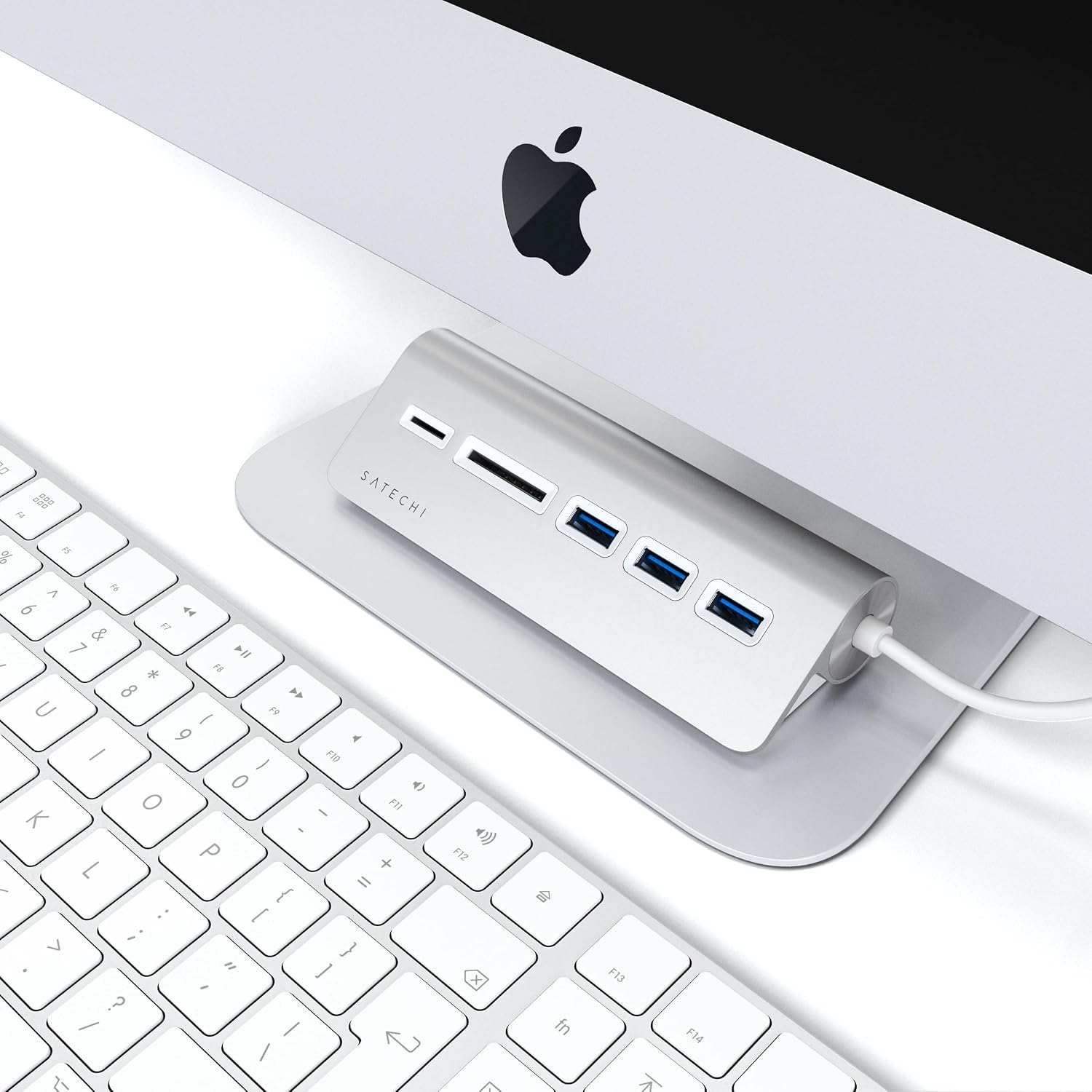 Detalle 2 de SATECHI Hub USB-C 5 en 1 combo bureau en aluminium avec 3 ports USB-A (jusqu’à 5 Gbps) + lecteurs micro/SD