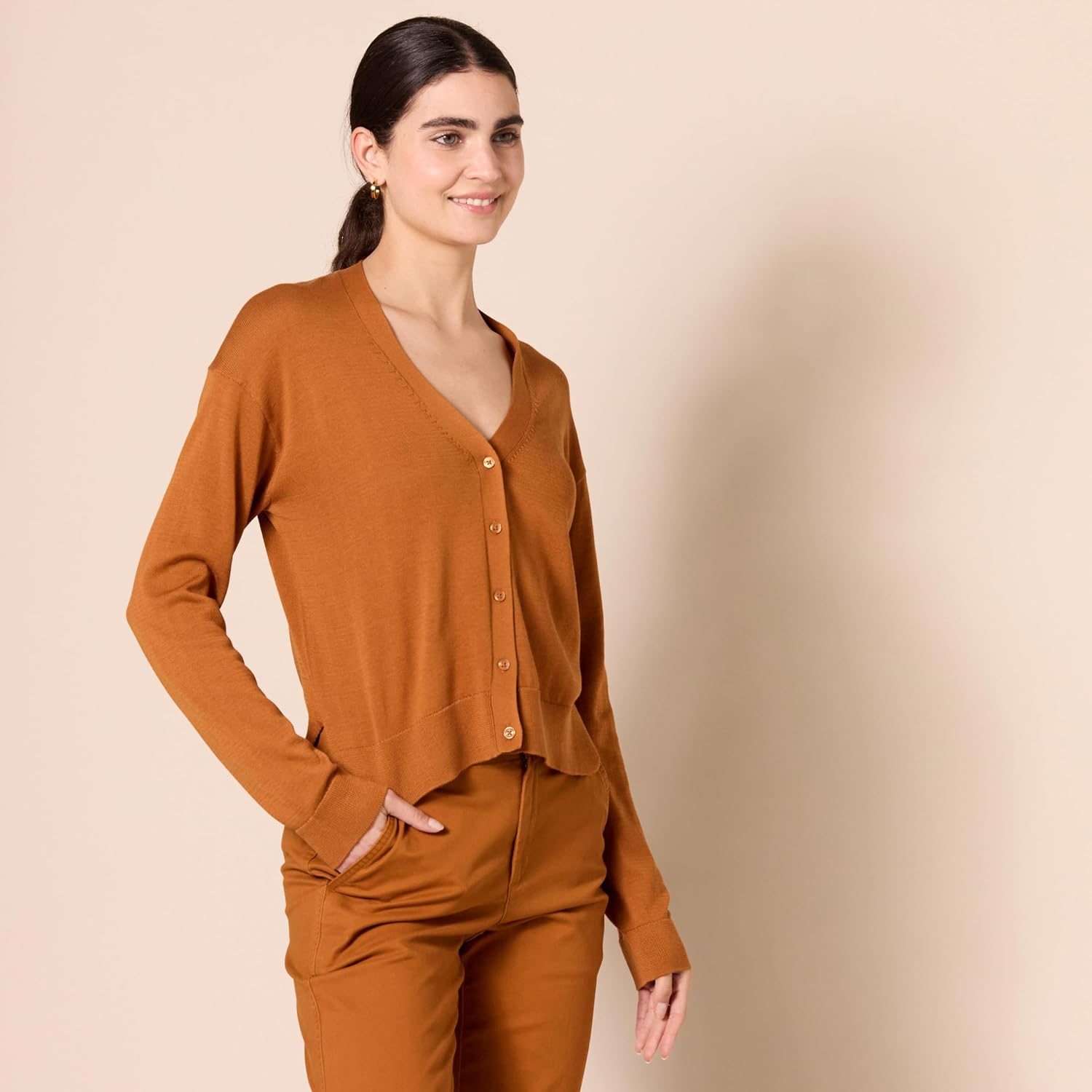 Detalle 2 de Amazon Essentials Womens V-Neck Cropped Cardigan