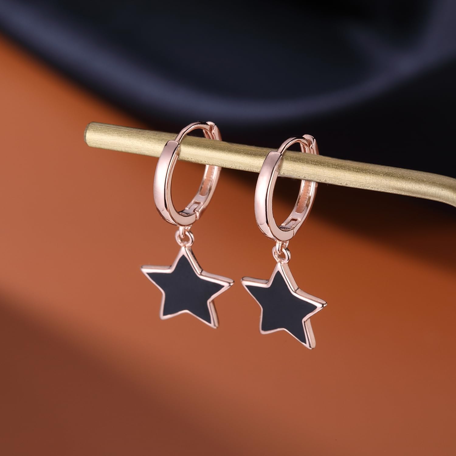 Detalle de SLUYNZ 925 Sterling Silber Schwarz Star Creolen – 1,3 cm, hypoallergen, Geschenkbox