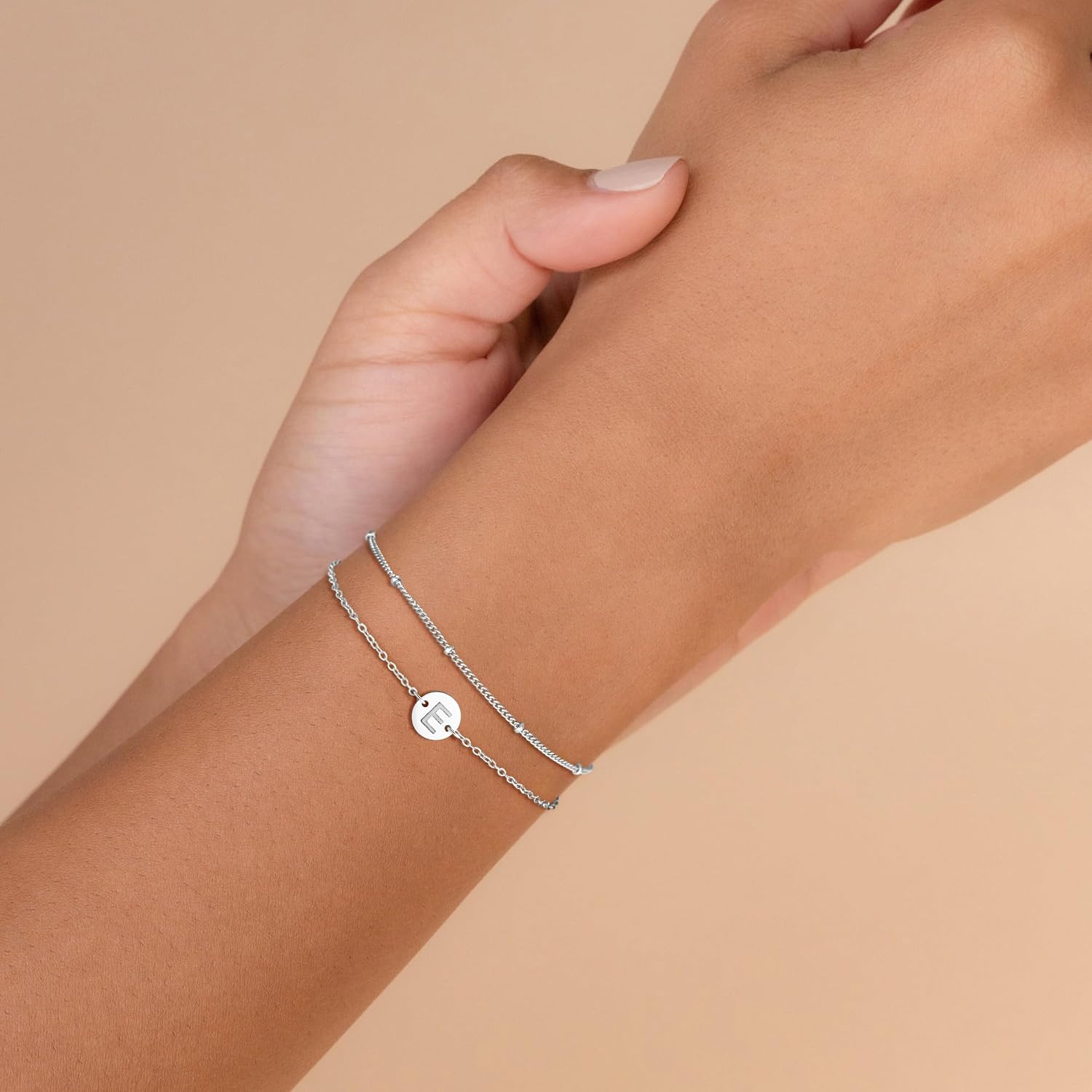 Detalle 2 de SLOONG Buchstaben-Armband Damen in Gold/Silber, 18K vergoldet, verstellbar