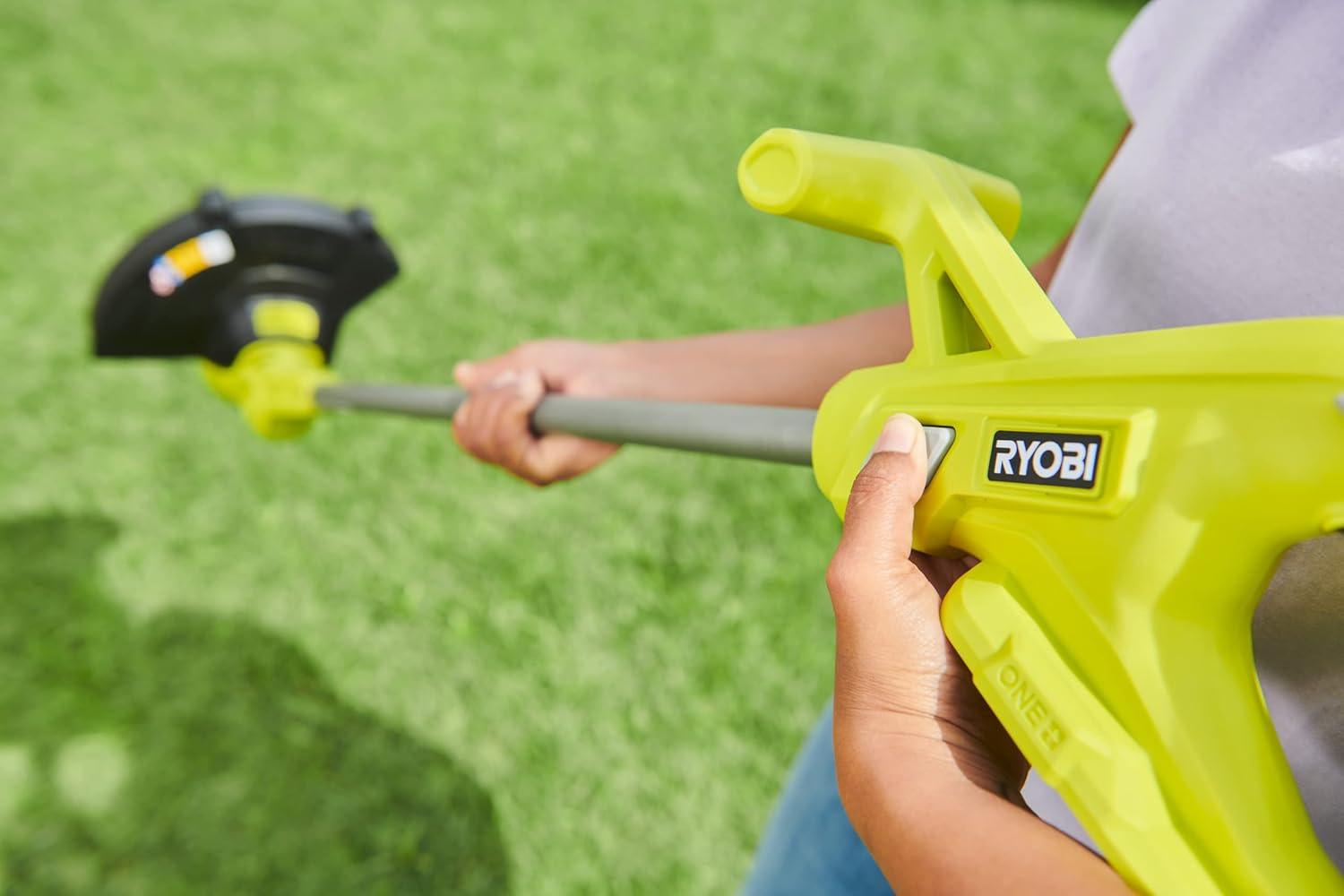 Detalle de Ryobi 18V ONE+ Cordless Grass Trimmer RY18LT23A-0 (23 cm) – Edge/Trim with EasyEdge, no battery or charger