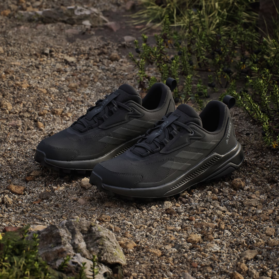 Detalle 2 de Adidas Terrex Anylander Hiking: Zapatilla de senderismo en negro para rutas diarias