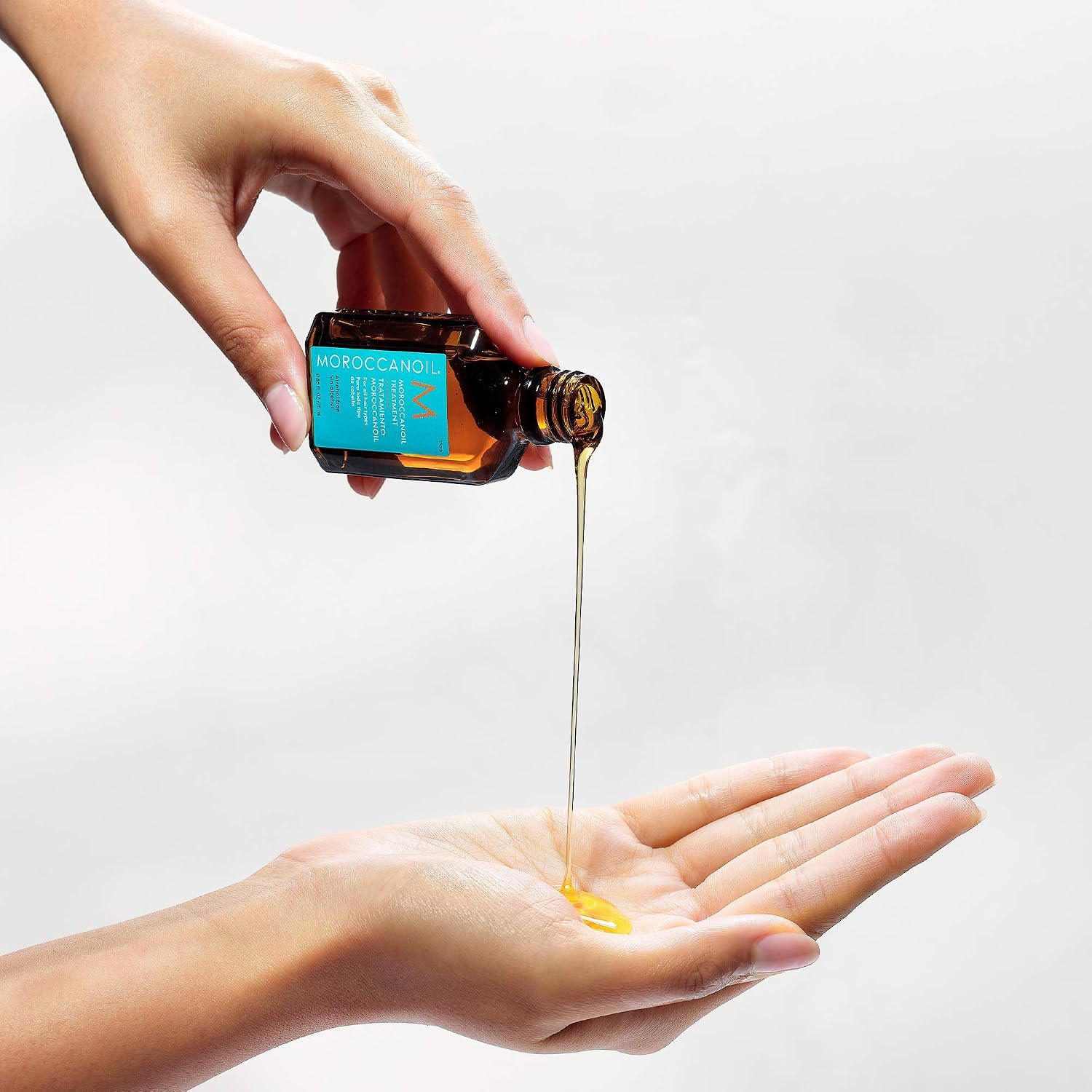 Detalle de Moroccanoil Trattamento: olio nutriente per capelli che aiuta a districare e asciugare prima