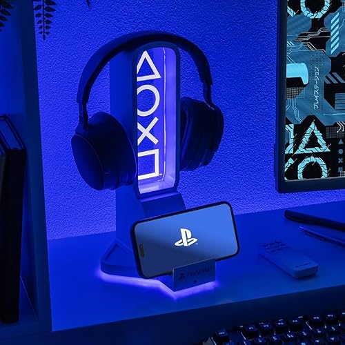 Detalle de Paladone PlayStation 3-in-1-Kopfhörerständer und Tech-Ladestation mit Controller-Halterung, RGB-Lichtpanel und 2 USB-C-Anschlüssen – offiziell lizenziert