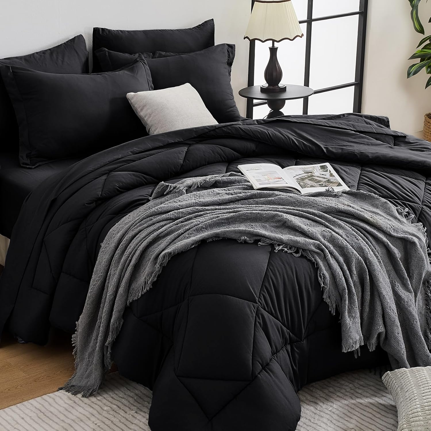 Detalle de HEVUMYI Black Queen Comforter Set 7-Piece