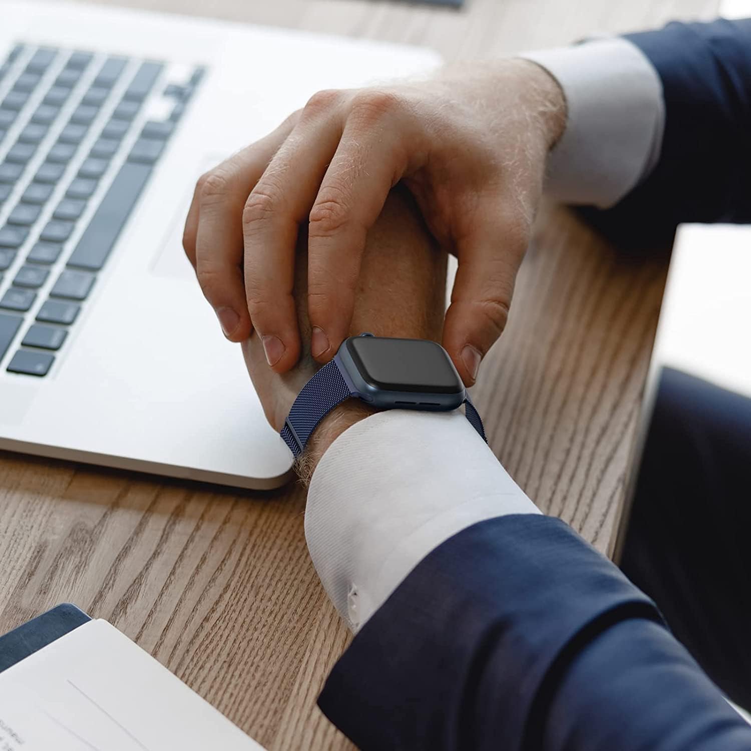 Thumbnail 5 de MRAIN-H Milanese Loop Magnetic Stainless Steel Apple Watch Strap (38–49mm): Comfortable, adjustable and durable