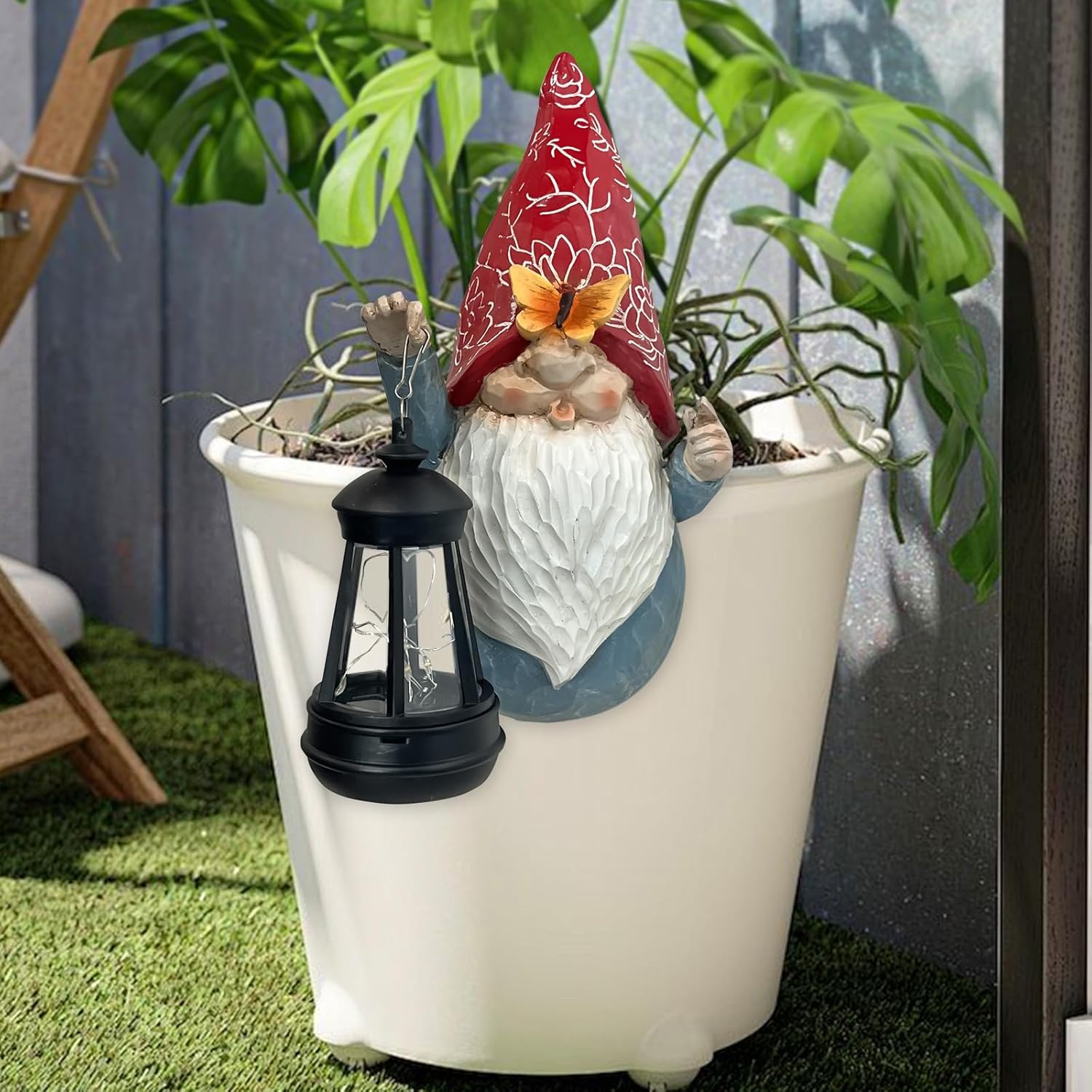 Thumbnail 4 de HONGLAND Solar Gnome Fence Light — weatherproof outdoor garden ornament