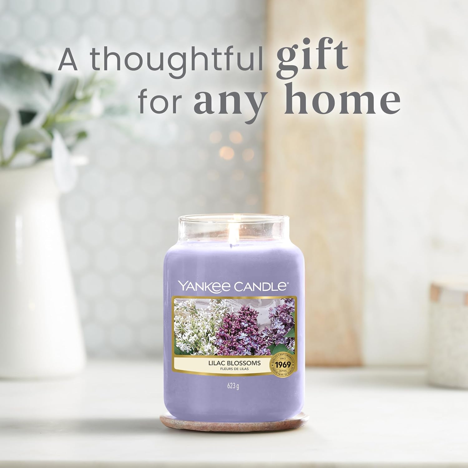 Detalle de Yankee Candle Lilac Blossoms Large Jar