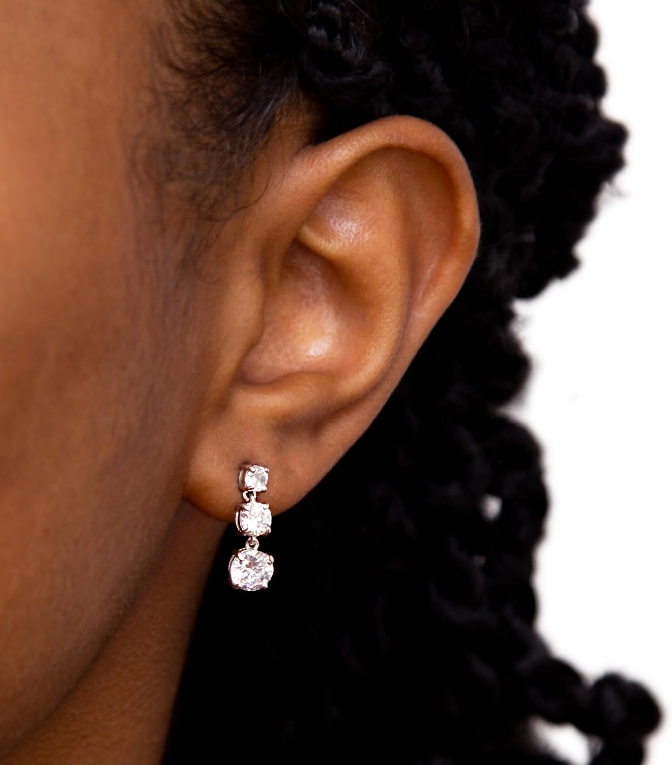Detalle 2 de Amazon Essentials Sterling Silver Drop Earrings