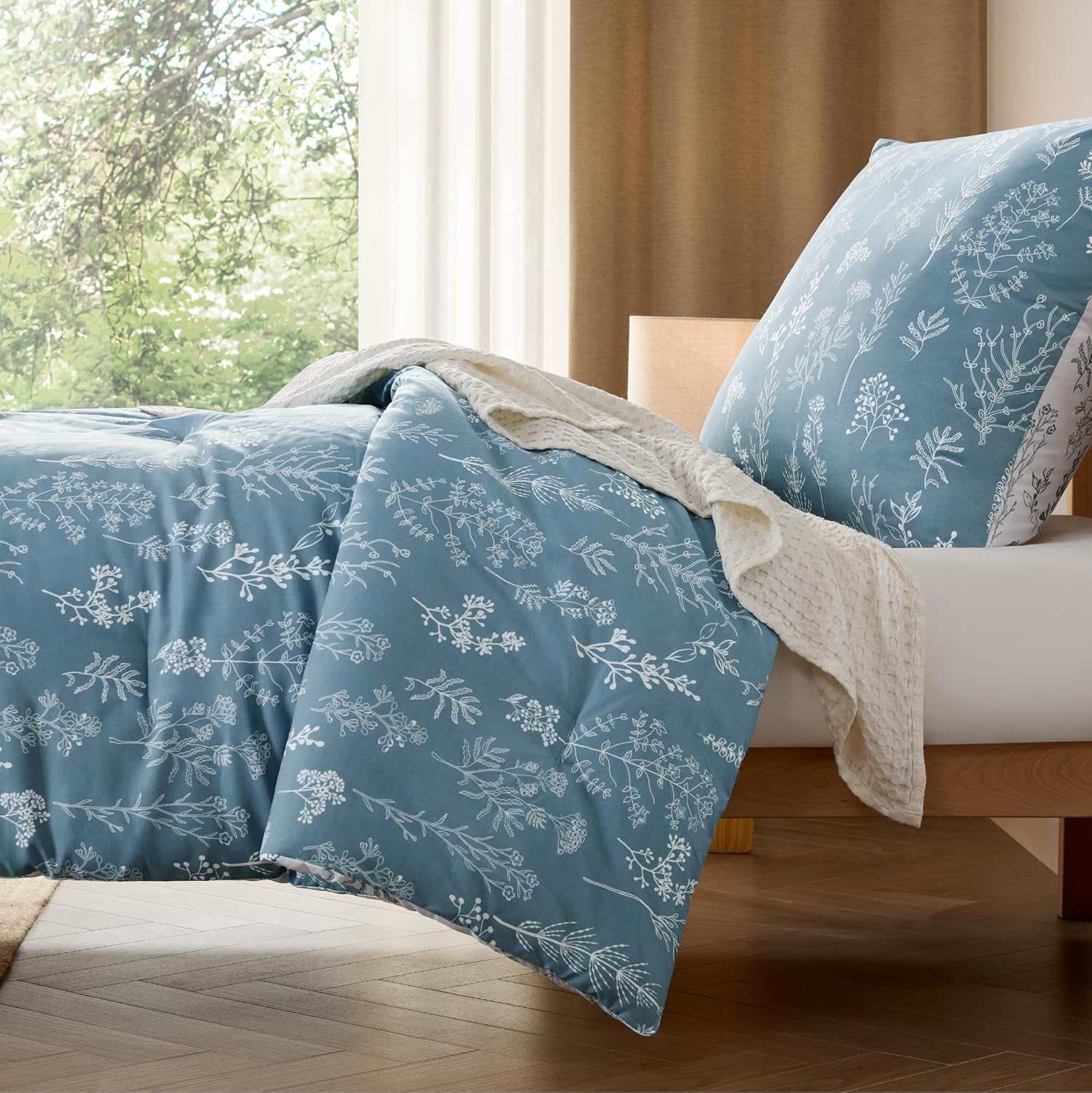 Detalle de Bedsure Bettdecke 135x200 mit Kissenbezug 80x80 – 2-teiliges Set für Allergiker, Taubenblau, 4 Jahreszeiten