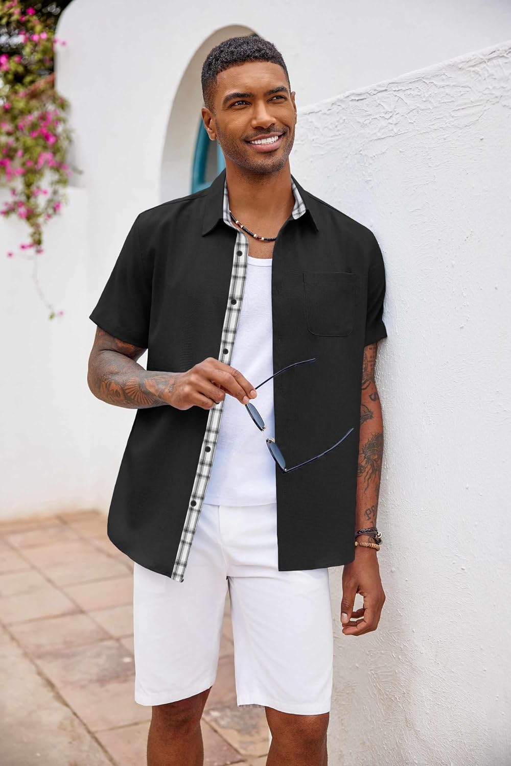 Detalle 1 de COOFANDY Men’s Short-Sleeve Button-Down Shirt with Chest Pocket (Plaid Beach/Holiday Style)