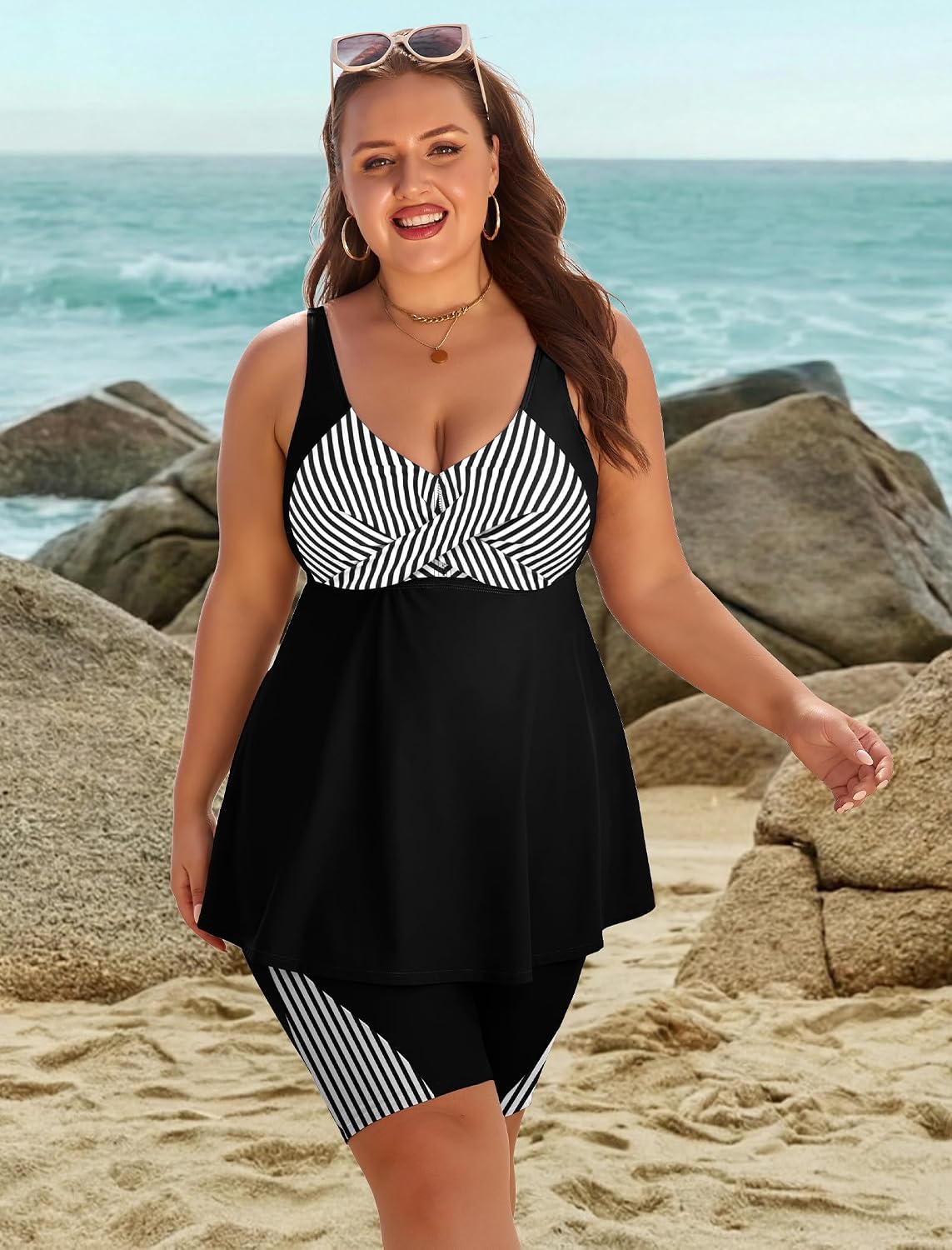 Detalle de Arolina Plus Size Two-Piece Modest Tankini with Tummy Control and Shorts