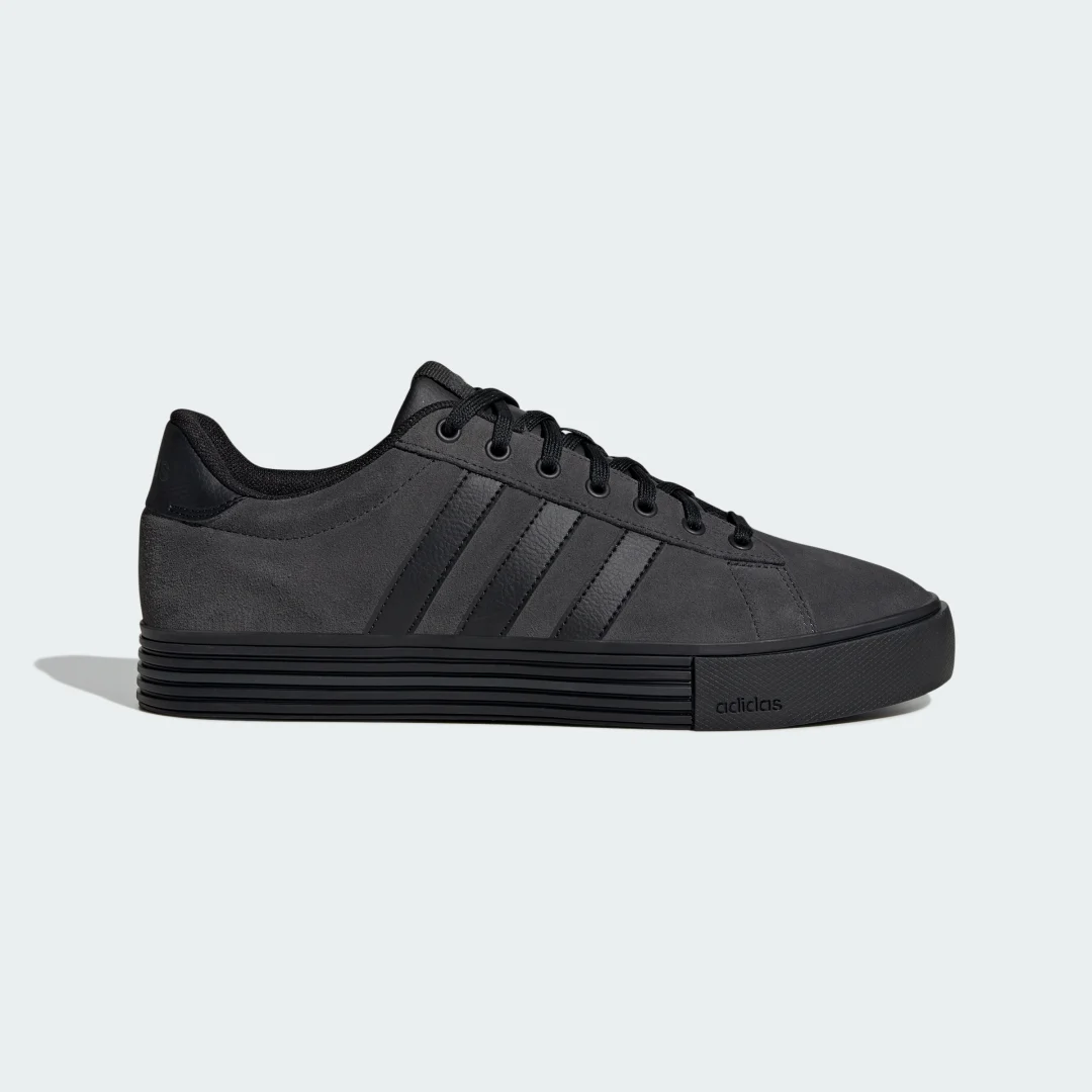 Detalle de Zapatilla Daily 4.0 de Adidas: comodidad básica para el día a día
