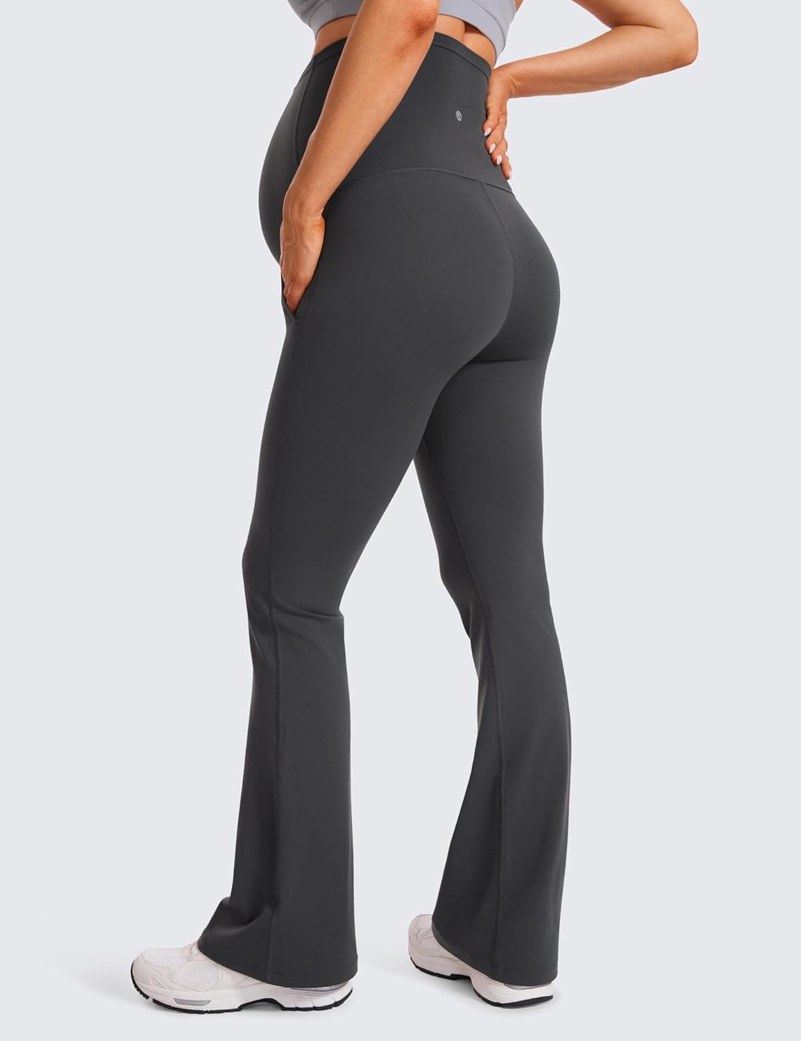 Detalle 2 de CRZ YOGA Butterluxe Legging Évasé de Maternité avec Poches – 79 cm