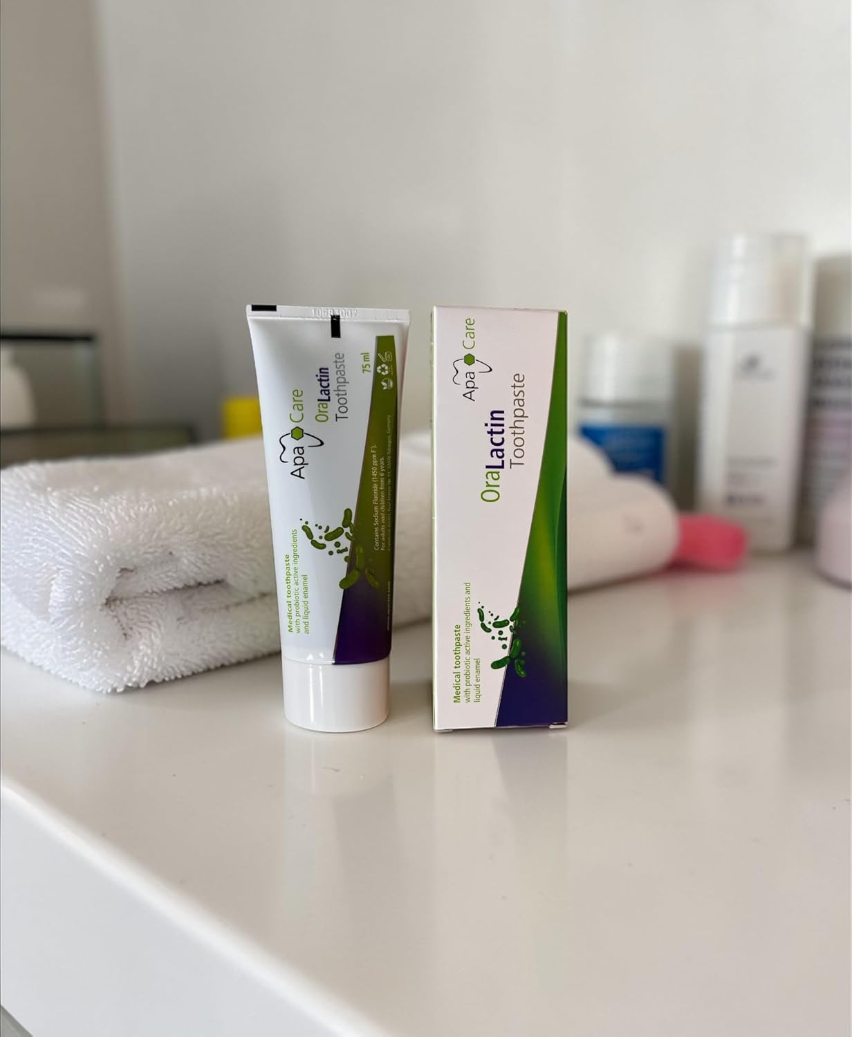 Detalle de Dentifricio rimineralizzante OraLactin con smalto liquido e fluoro – 3x75 ml