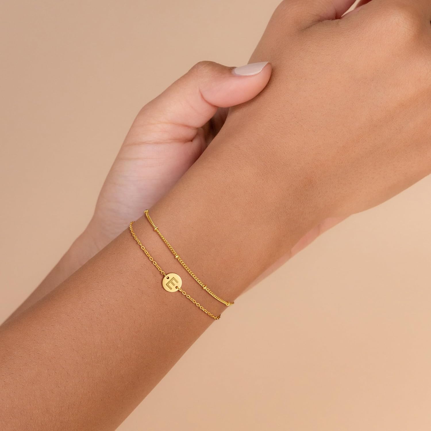 Detalle de SLOONG Armband Damen Gold Silber – Personalisierbares Initialen-Armband mit 18K Goldbeschichtung