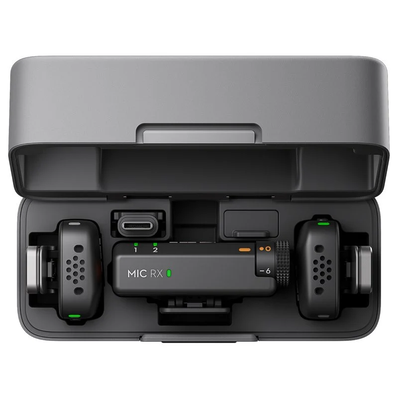 Detalle de DJI Mic Mini 2 transmisores + receptor, estuche de carga